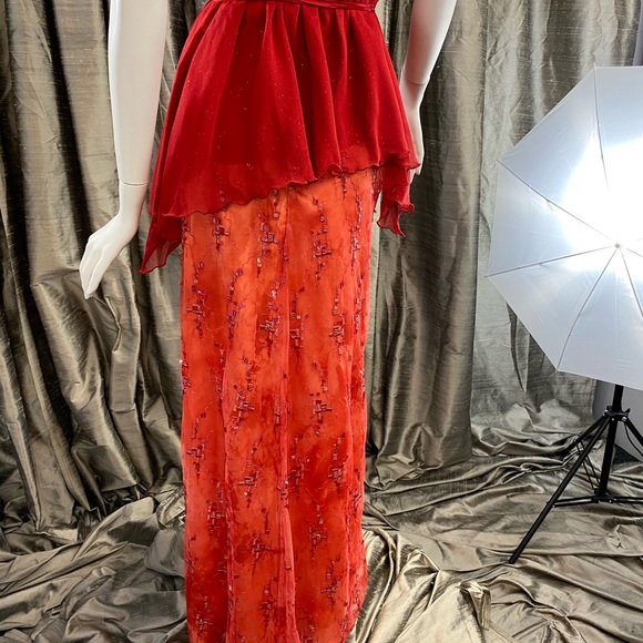 Red-volution dress - Picture 3 of 3